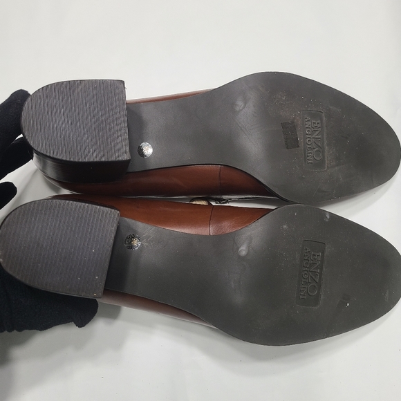 SHOE'S - Picture 2 of 4